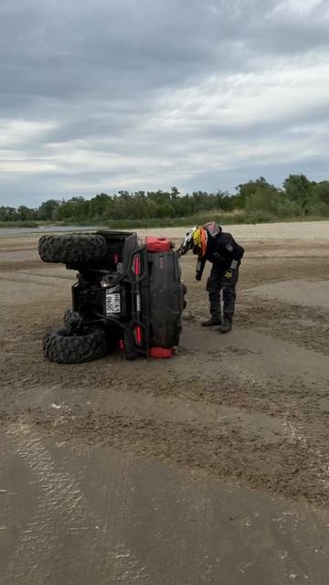 Перевернул квадроцикл, CF MOTO 800, неудачно крутил бублик)))