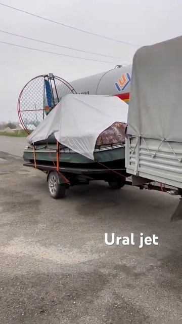 Выезжаем на первую рыбалку в этом году! Нужно испытать лодку и прицеп! Мы ещё не знали, что ждет нас