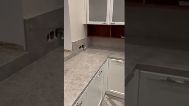Столешница и фартук из кварцита Тадж Махал!