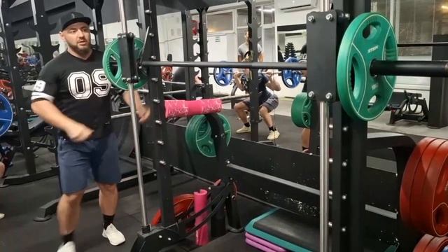 🏋️♂️ **Тренировка ног в тренажёрном зале** 🏋️♀?