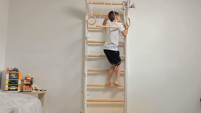 Трюки на шведской стенке
