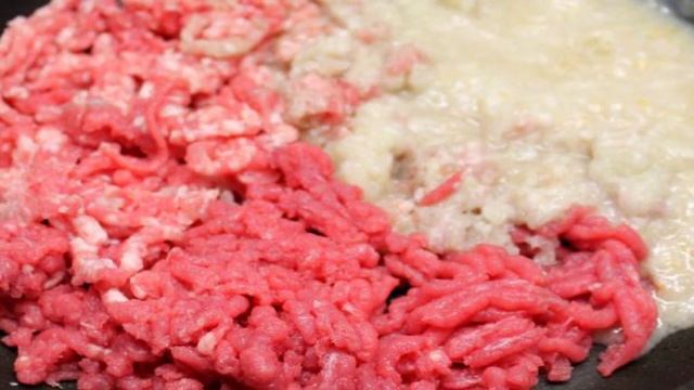 Рулет из лаваша с мясной начинкой и сыром