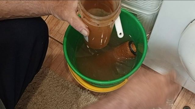 Меняем фильтр для воды