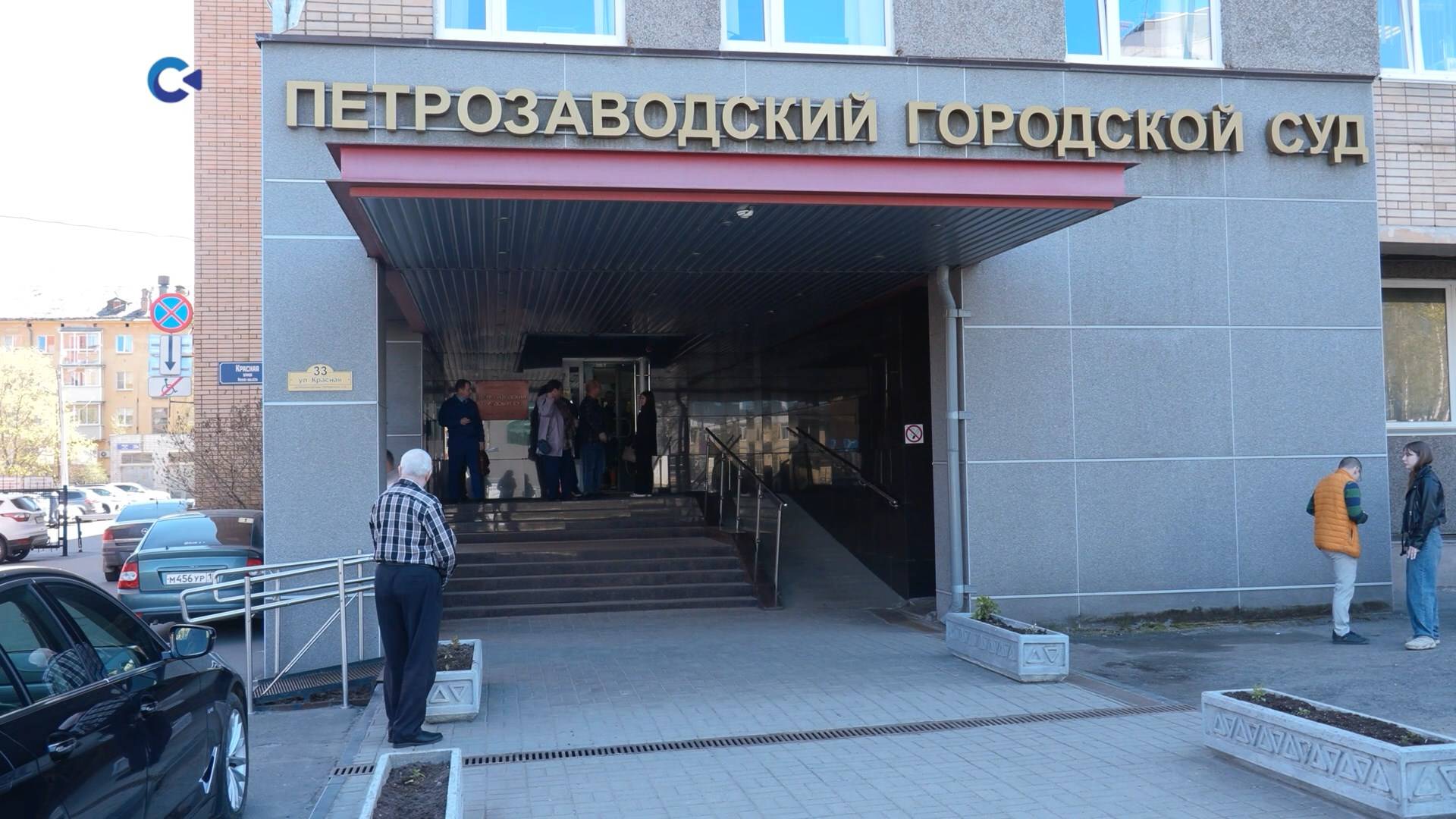 В полиции Петрозаводска рассказали подробности нападения мужчины на школьниц