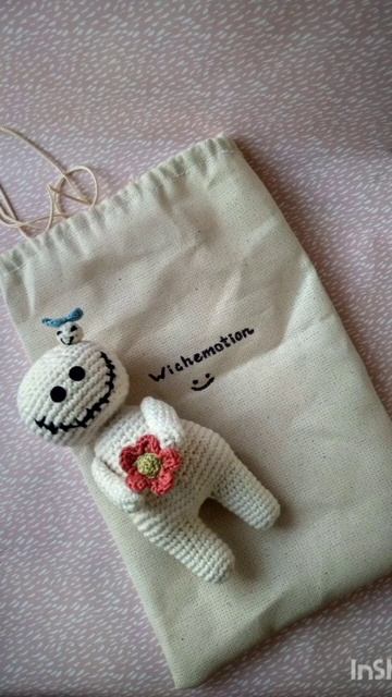 маленький друг, медитация с цветком и мухой #природа #амигуруми #nature #милый #cutie #flowers #fun