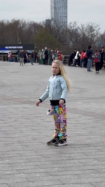 Не всегда мне нравится, когда меня снимают.🧐
А вам нравится повышенное внимание к своей персоне?😄