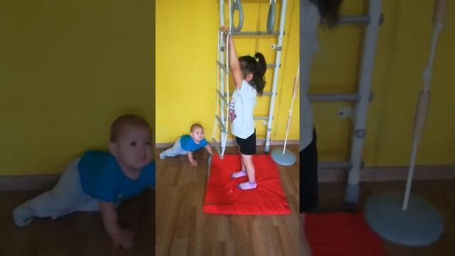 Занятие на шведской стенке с Зарой!