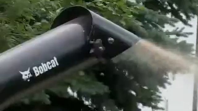 Измельчитель древесных отходов (сучьев) Bobcat