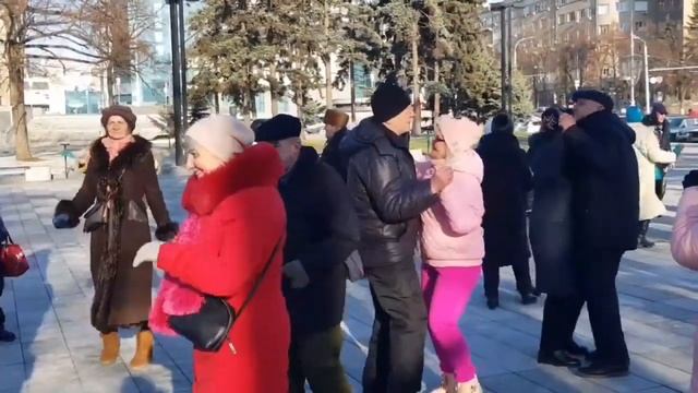 СЕГОДНЯ ФЕВРАЛЬ 2025 ПОДАРЮ ТЕБЕ РОЗЫ !!! ХАРЬКОВ ТАНЦЫ #kh