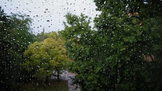 Звуки проливного дождя, музыка для сна