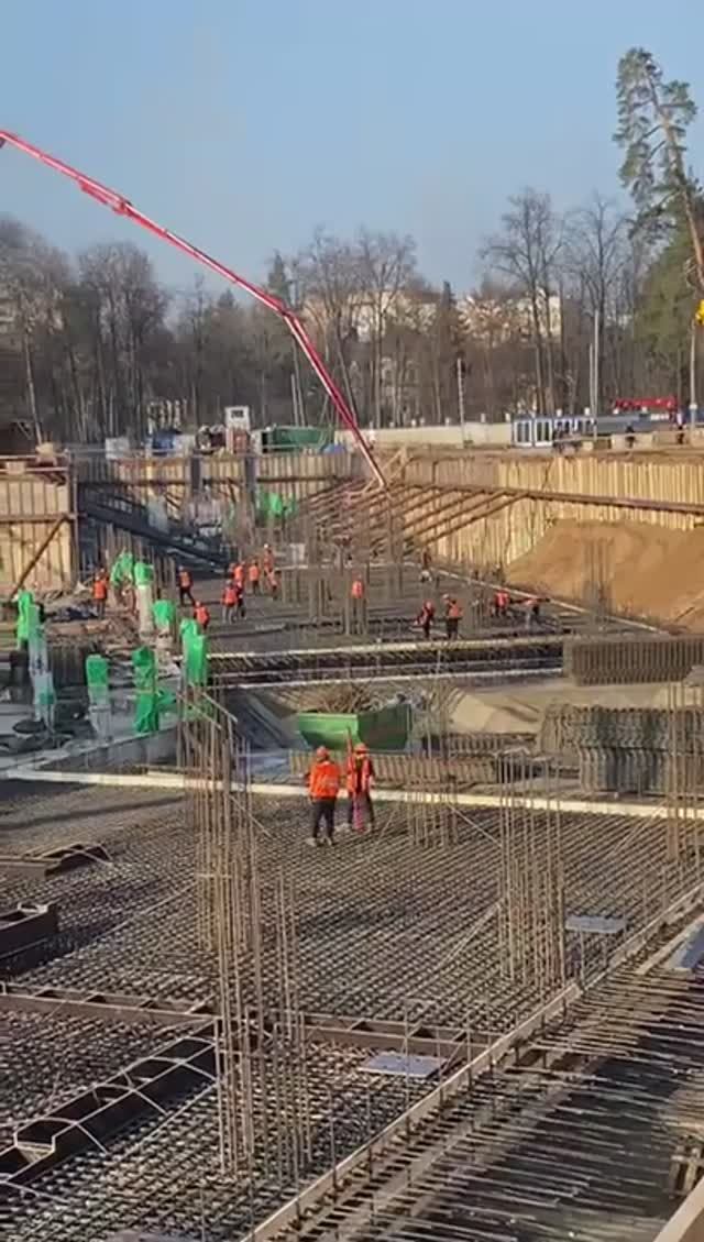 Три наших автобетононасоса