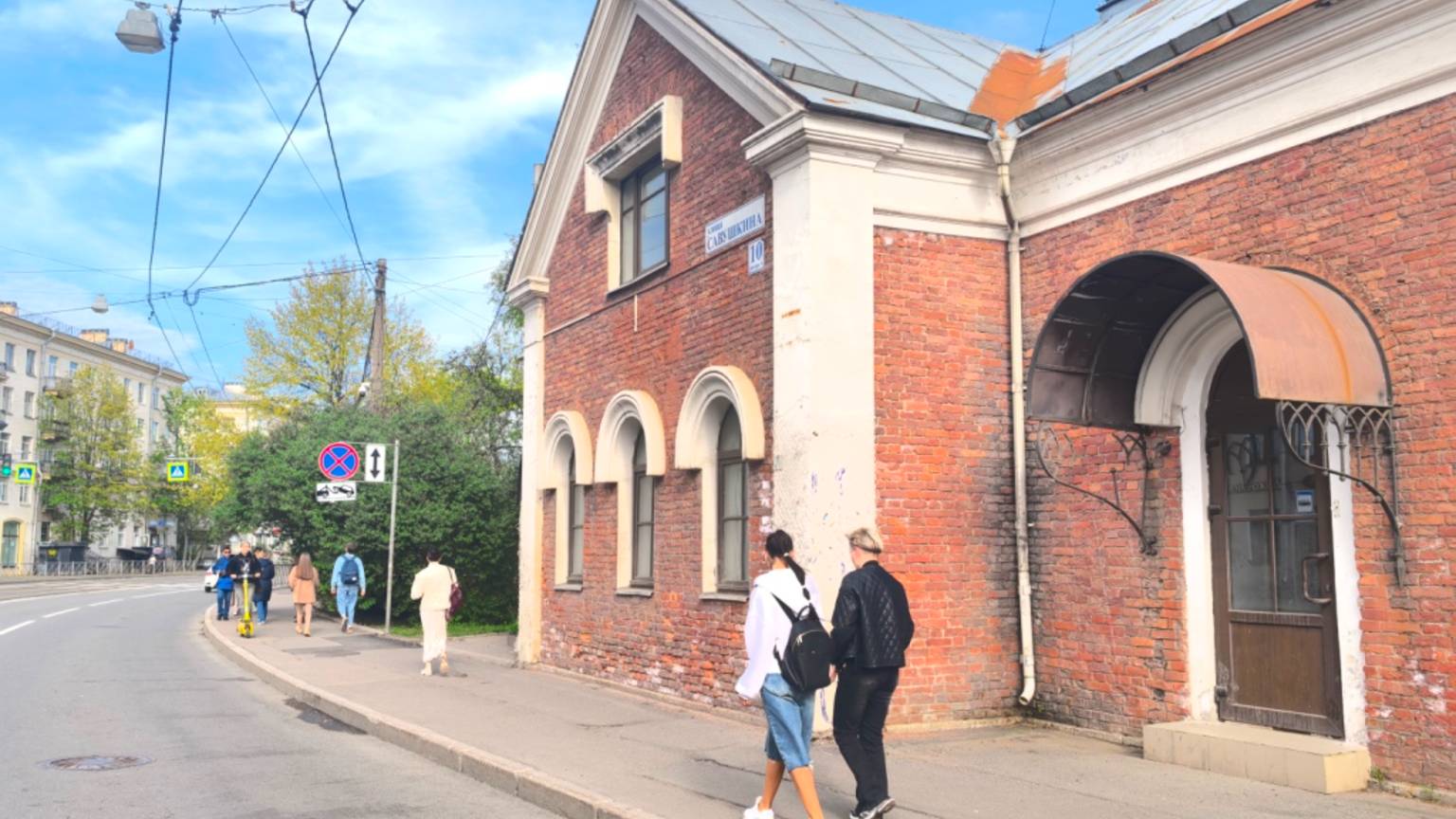 ул.Савушкина д.10 (ст.м.Черная речка) , 2-й эт., 110кв.м.,Аренда