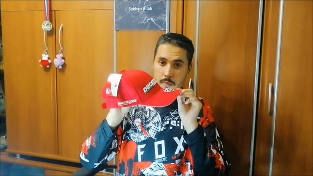 кепка и набор для спорта