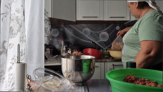 Накрутила колбасы/накоптила сало/ответила на комментарий/ ну и работа огородная