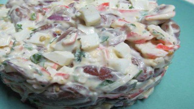 Салат из фасоли с крабовыми палочками