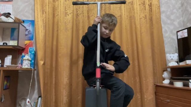 Как убрать люфт на самокате