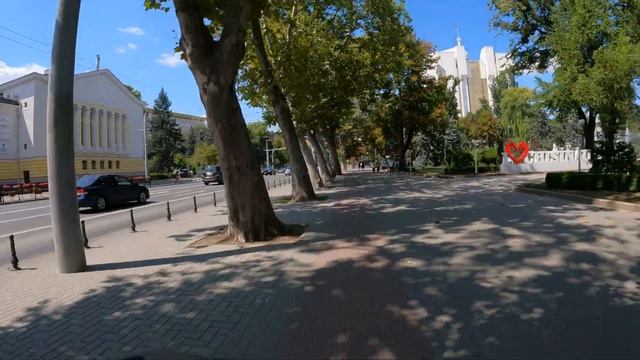 11.08.23 Поездка на велосипеде по Кишинёву (бульвар Штефа?