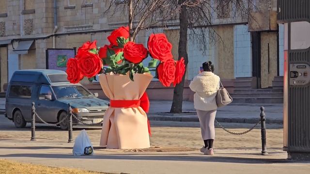 Харьков 28.02.25/Улица Красных Роз /90 гигантских Роз диаме