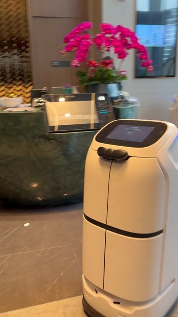 Доставщик еды в номера