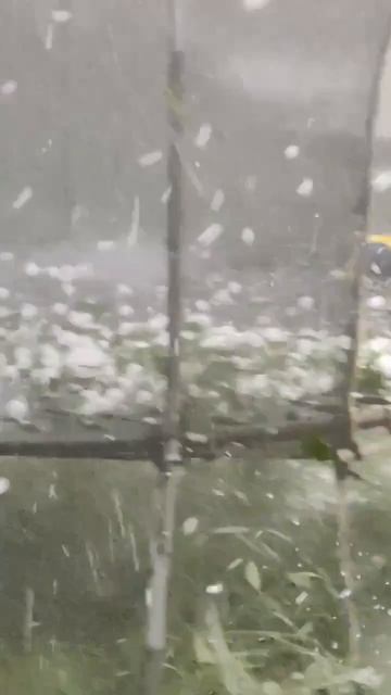 Франция. Тулуза. Мощный град!