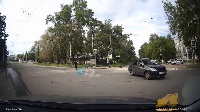 😱 «Про хлатность доставщиков к своей работе:  Товарищ-доставщик на электросамокате  на Нижней Терра
