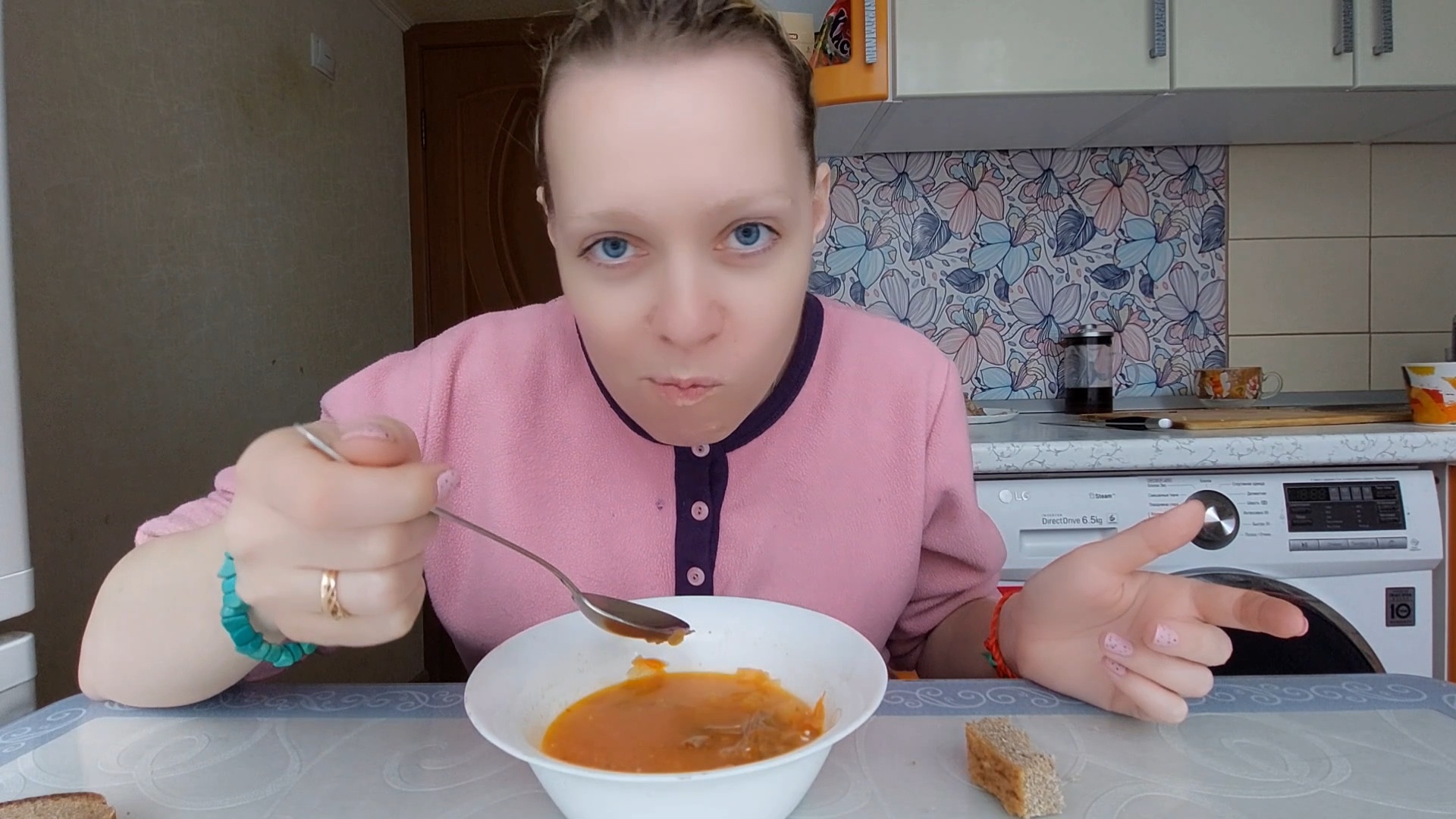 Борщ домашний 🍛 и самокритика | Мукбанг