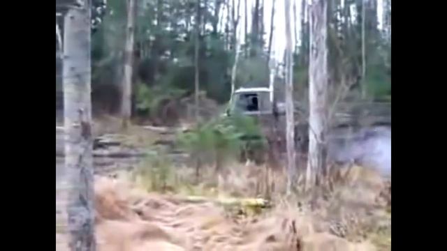 Русские машины по бездорожью севера России.