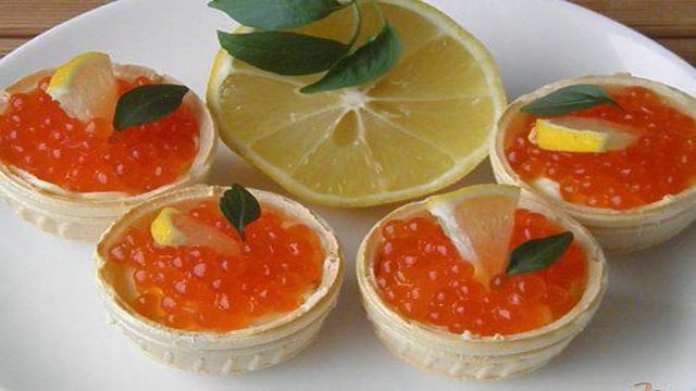 Тарталетки с икрой и лимоном