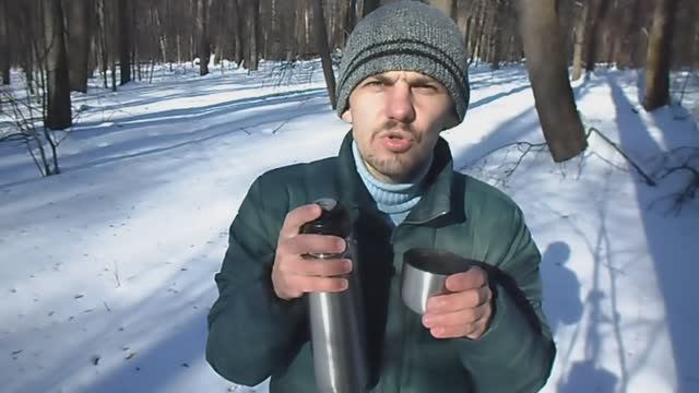 ЛЕСНОЙ ОБЖОР. ПЬЮ КРЕПКИЙ ГОРЯЧИЙ ЧАЁК ИЗ ТЕРМОСА ''OUTVENTURE'' С ГОРЬКИМ ШОКОЛАДОМ