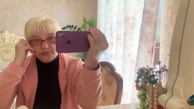 Приехала с дачи, привезла букеты сирени…..