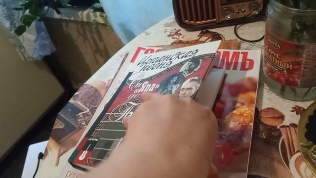 Завтрак с книгой: шаурма с овощами, инопланетяне, красавчики и долгие книжки)))