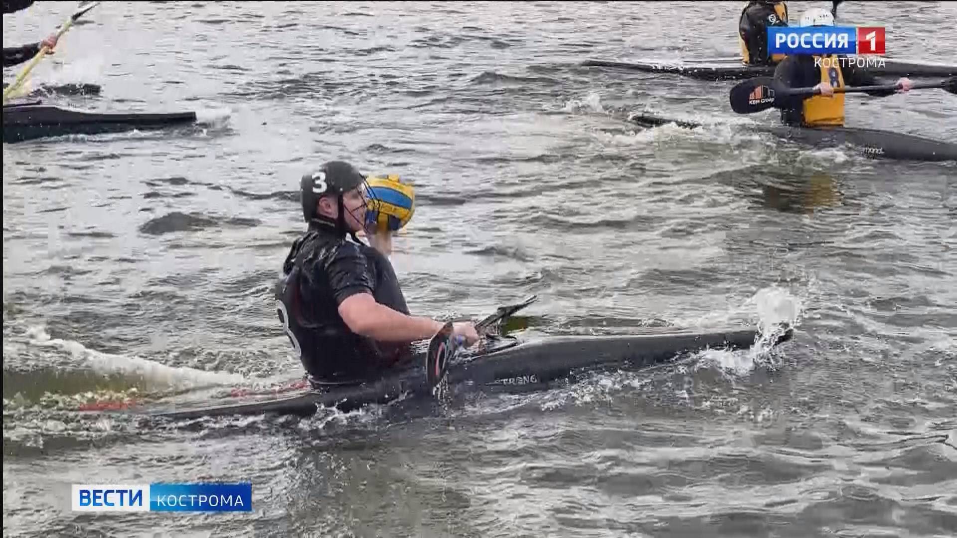 В Костроме играли в «футбол на воде» и жгли калории на время