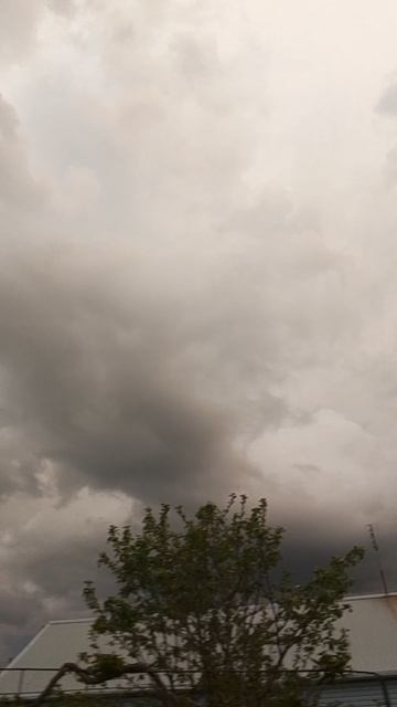 Вечером такое чёрное небо.