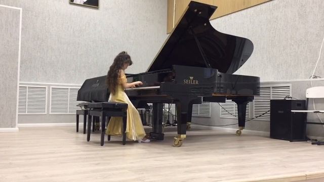 «В садике» С. Майкапар исп. Мария Кузнецова (7лет)