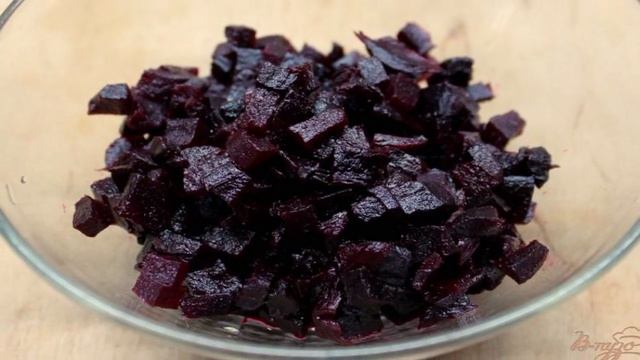 Салат из печеной свеклы и зелени