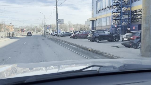 Поездка на машине: исследуем родной город вместе