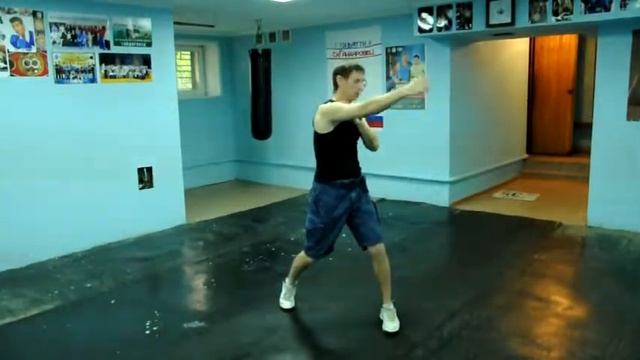 Прямой удар задней рукой.  Боевой раздел Бян-Кин-До.