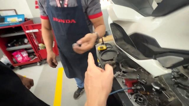 Honda pcx 160 странный звук двигателя, чуть не попал на заме?