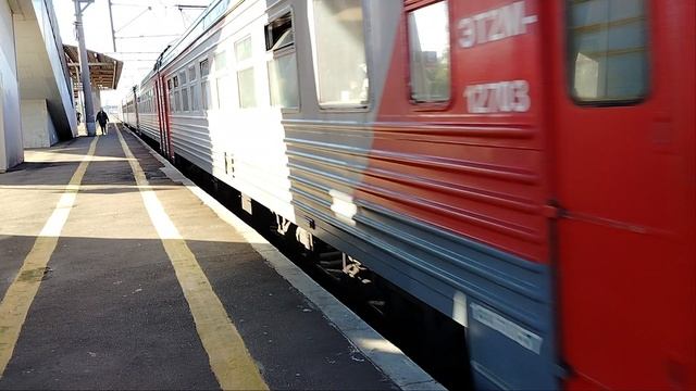 19 мая 2025 Электропоезд ЭТ2М-123 Сообщением Санкт-Петербург-Шапки Отправляется с платформы Обухово