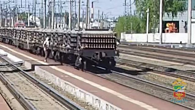 В Кузбассе транспортные полицейские привлекли к ответственности женщину за проезд в грузовом поезде