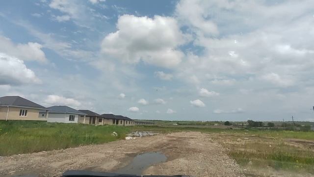 Ул.Ермольевой верх. Путешествие в Михайловск, район Садового поля за Ямским, р Гармонии снят 18 мая