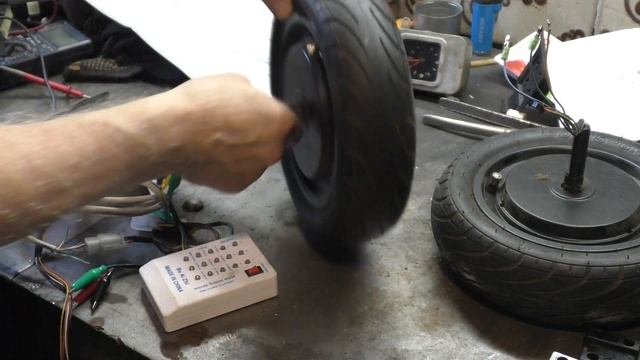 Проверка двигателя гироскутера прибором