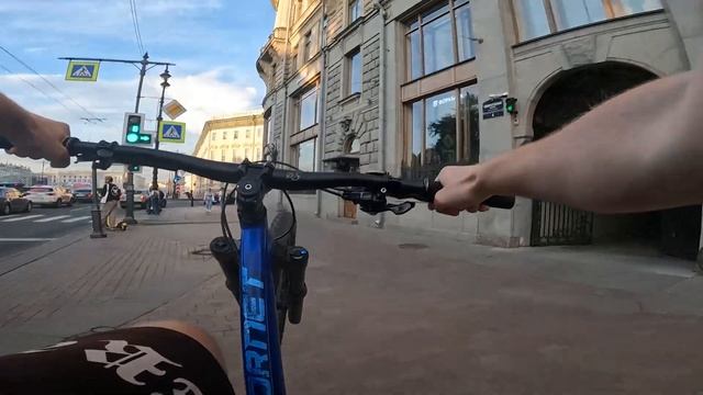 ЗАДЕЛ МАШИНУ? | Катаюсь на велосипеде по Питеру от перв