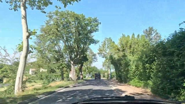 Загораем с подружками. Как выглядит комната подростка