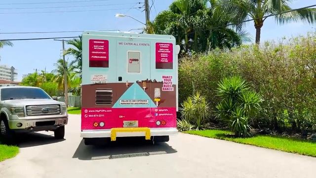 Влад Никита (Vlad Nikita) - Крис и Ники играют в мамином грузовике с мороженым и другие веселые исто