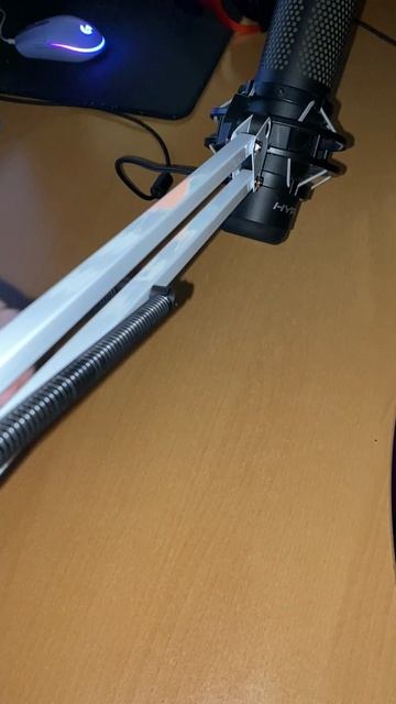 НАСТОЛЬНАЯ СТОЙКА ДЛЯ МИКРОФОНА PSW-B / ISA NB-35 ПАНТОГРАФ БЕЛЫЙ НА СТРУБЦИНЕ С ДЕРЖАТЕЛЕМ