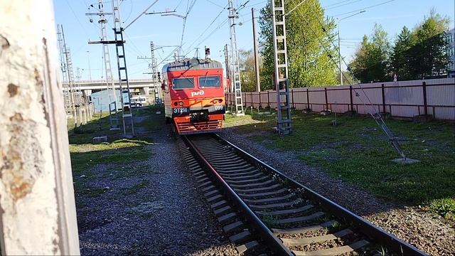 Электропоезд ЭТ2М-099 Сообщением Санкт-Петербург-Волховстрой-1 Отправляется с платформы Обухово