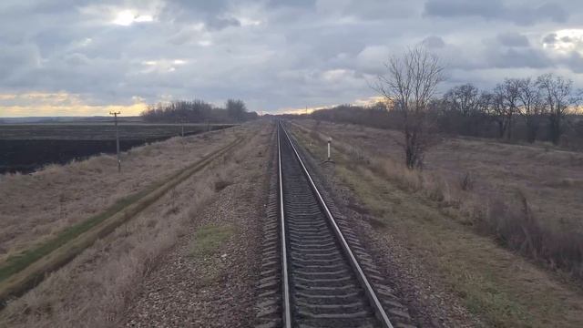 У кабіні тепловоза ТЕП70 Швидкісний Поізд ( №765/766 Інтерсіті) готується стортувати на Миколаів