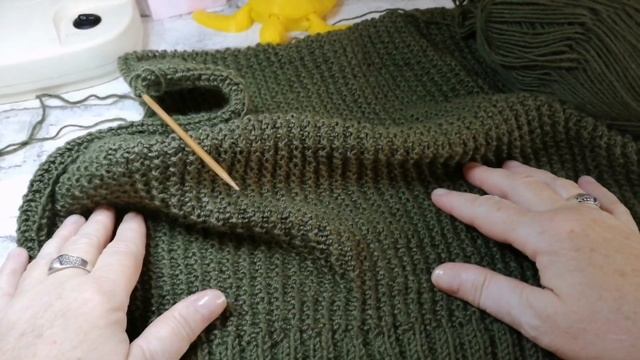 Поменяла пряжу на кардиган. Начала вязать.
