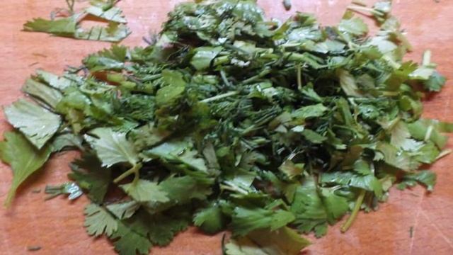 Картошка в кожуре с кинзой, луком и салом